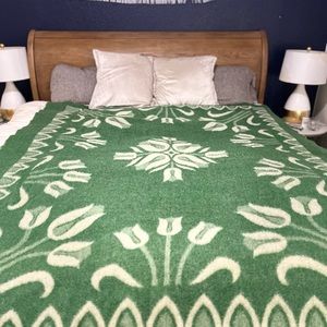 Stunning Vintage Green Wool, Dutch Queen Bkanket